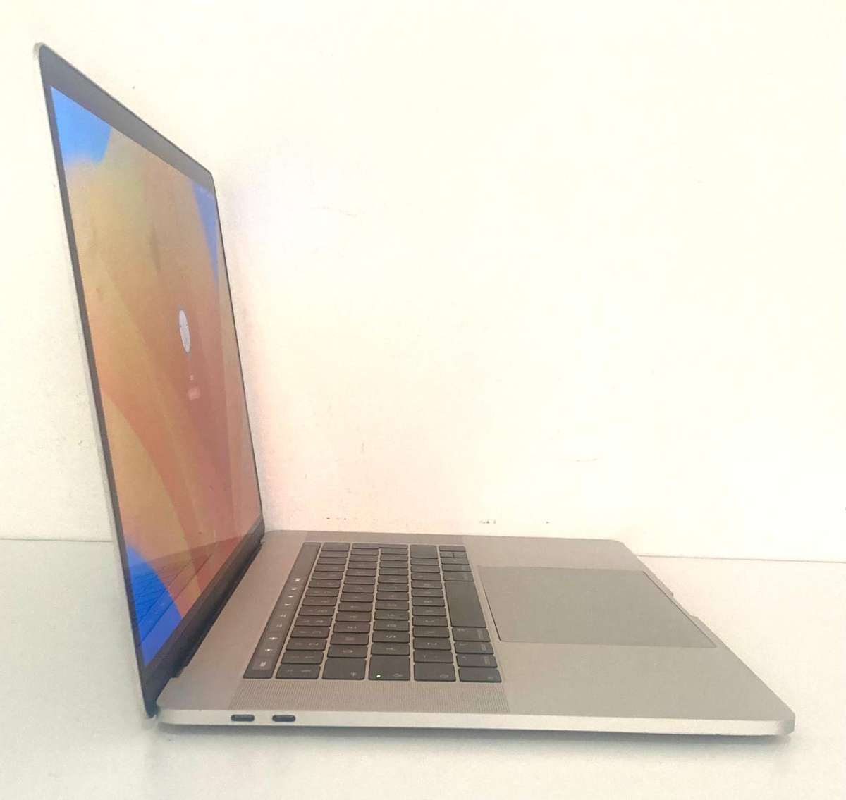 Apple MacBook Pro A1990 15" 2018 TOUCH BAR i7 16gb Ram 256gb Ssd Good Working Condition