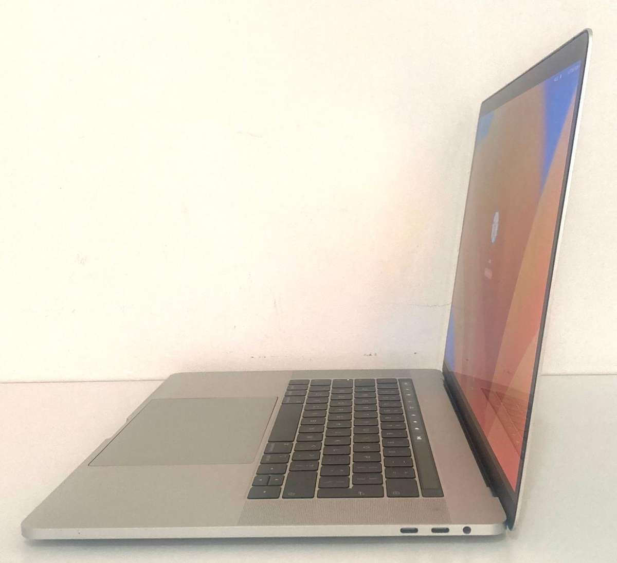 Apple MacBook Pro A1990 15" 2018 TOUCH BAR i7 16gb Ram 256gb Ssd Good Working Condition