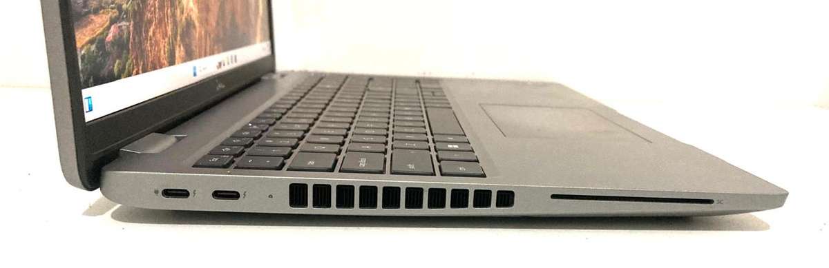 Dell Latitude 5540 15.6-inch Core i5-1345U 8GB RAM 256GB SSD Win 11 Pro Warrant up to May 2027