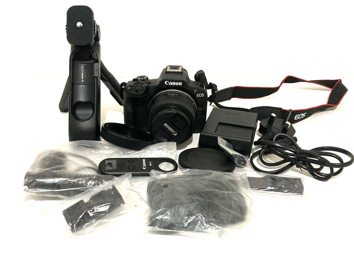 Canon EOS R50 Mirrorless Camera with 18-45 STM Lens & full set Condition like new