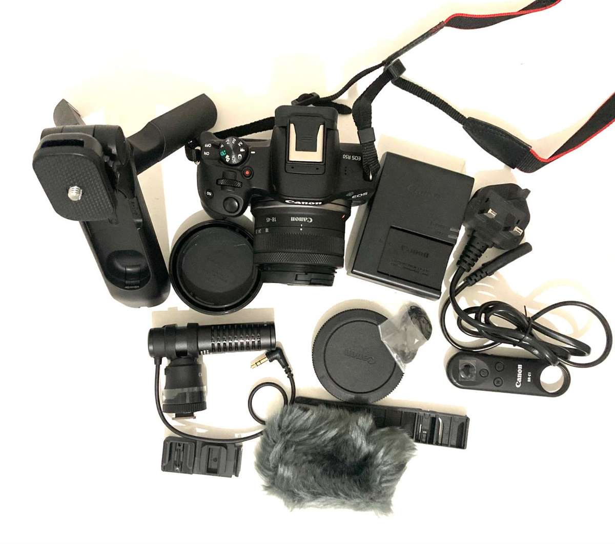 Canon EOS R50 Mirrorless Camera with 18-45 STM Lens & full set Condition like new