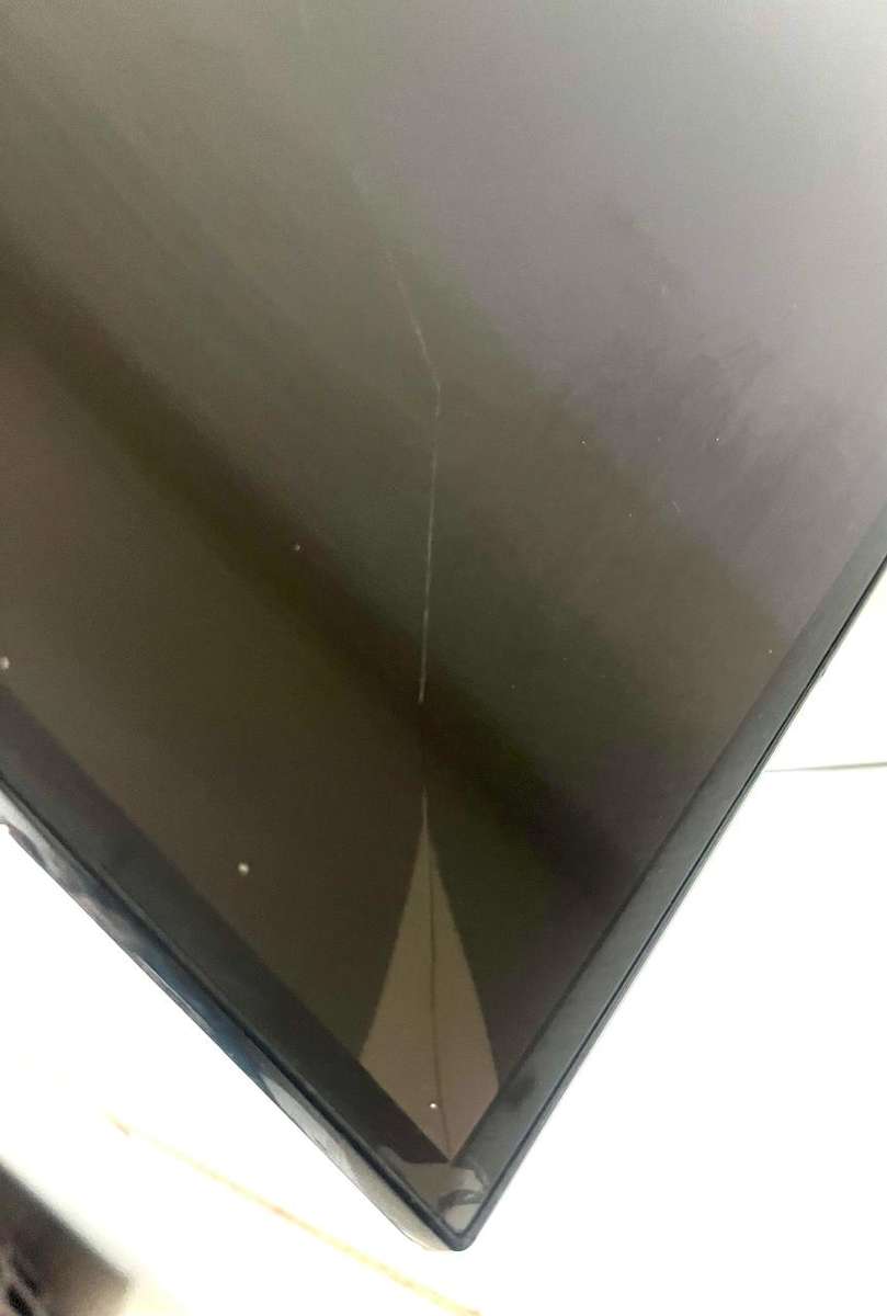 Dell S2719H Screen 27" Screen cracked But Switching on