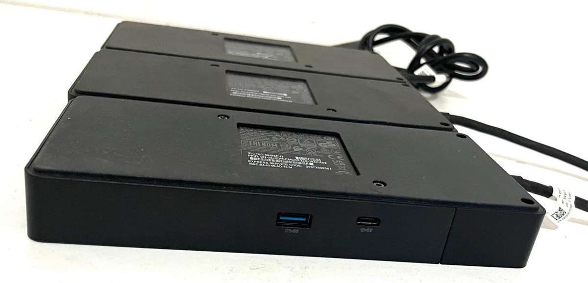 Dell doc WD19s x 1,wD19 X 2 - 2 units comes on one not- For Spares