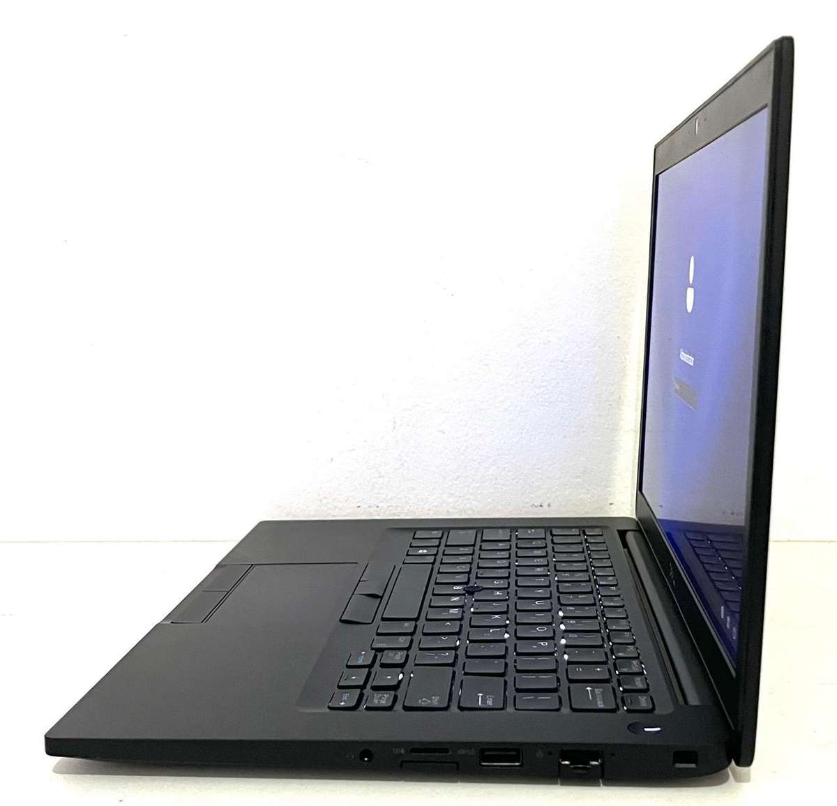 Dell 7490 14" i5-8350U 8gb 512gb ssd Excellent Working Condition