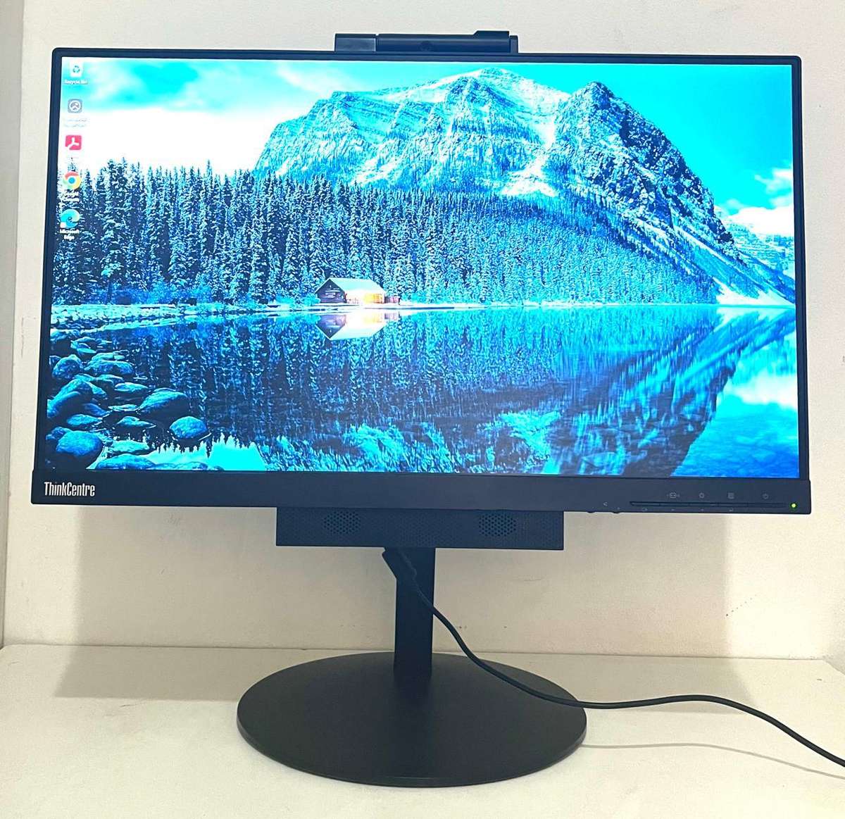 Lenovo ThinkCentre M920q All-in-One Desktop: Intel Core i5, 16GB,256GB SSD Win 11 Pro 21.5" FHD