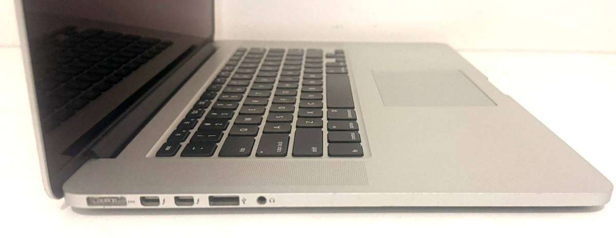MacBook Pro A1398 2015 16 Inch Intel core i7 16gb Ram 500gb SSD 2.5GHz Cycle count 420