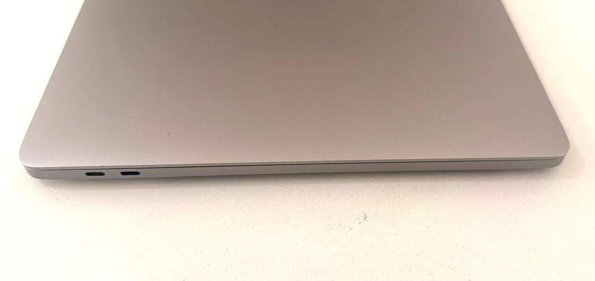 MacBook Pro A2141 2019 16 Inch Intel core i7 16gb Ram 512gb SSD 2.6GHz