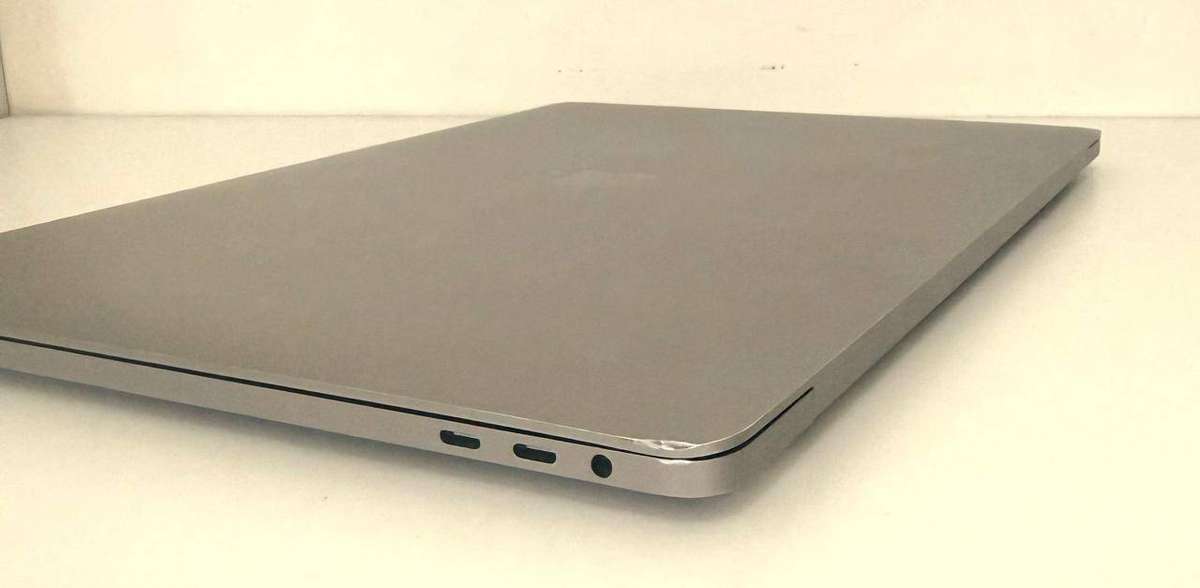 MacBook Pro A2141 2019 16 Inch Intel core i7 16gb Ram 512gb SSD 2.6GHz