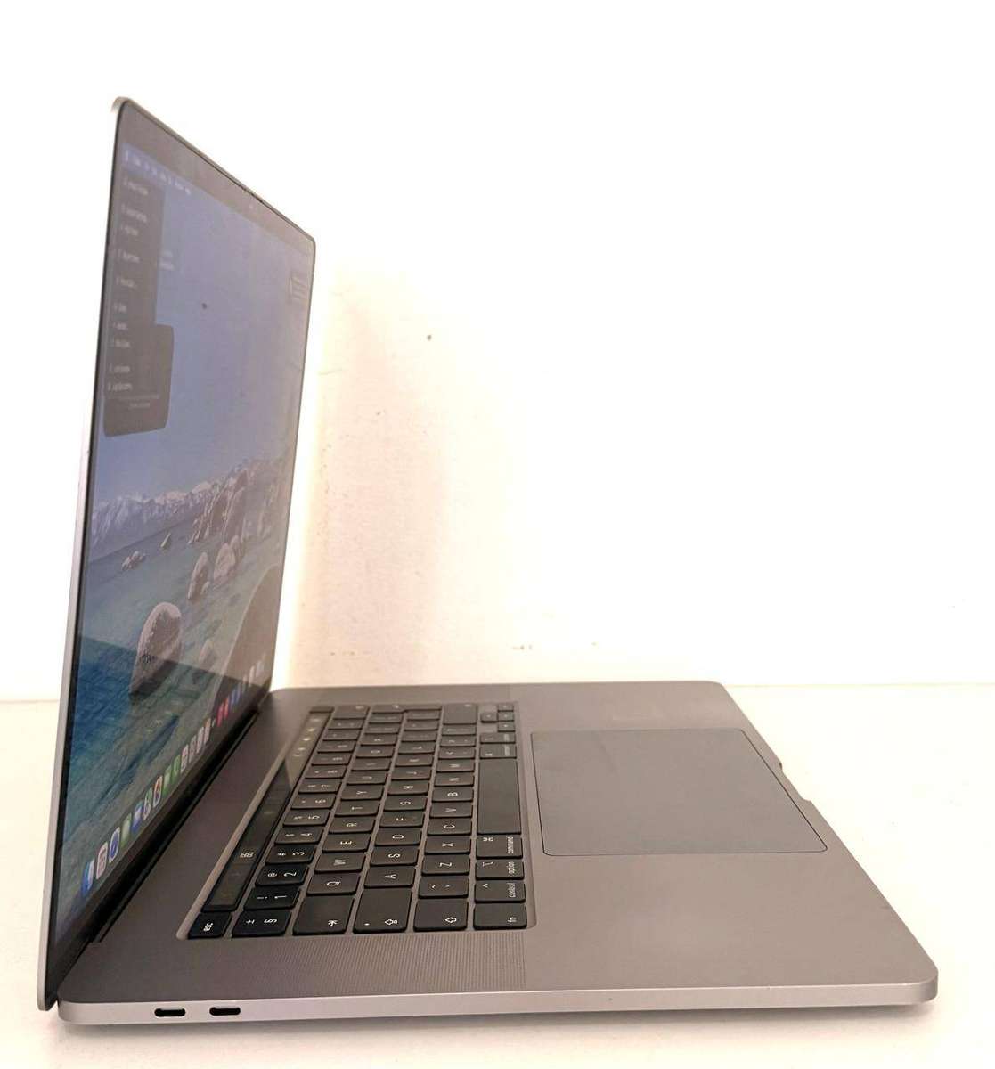 MacBook Pro A2141 2019 16 Inch Intel core i7 16gb Ram 512gb SSD 2.6GHz