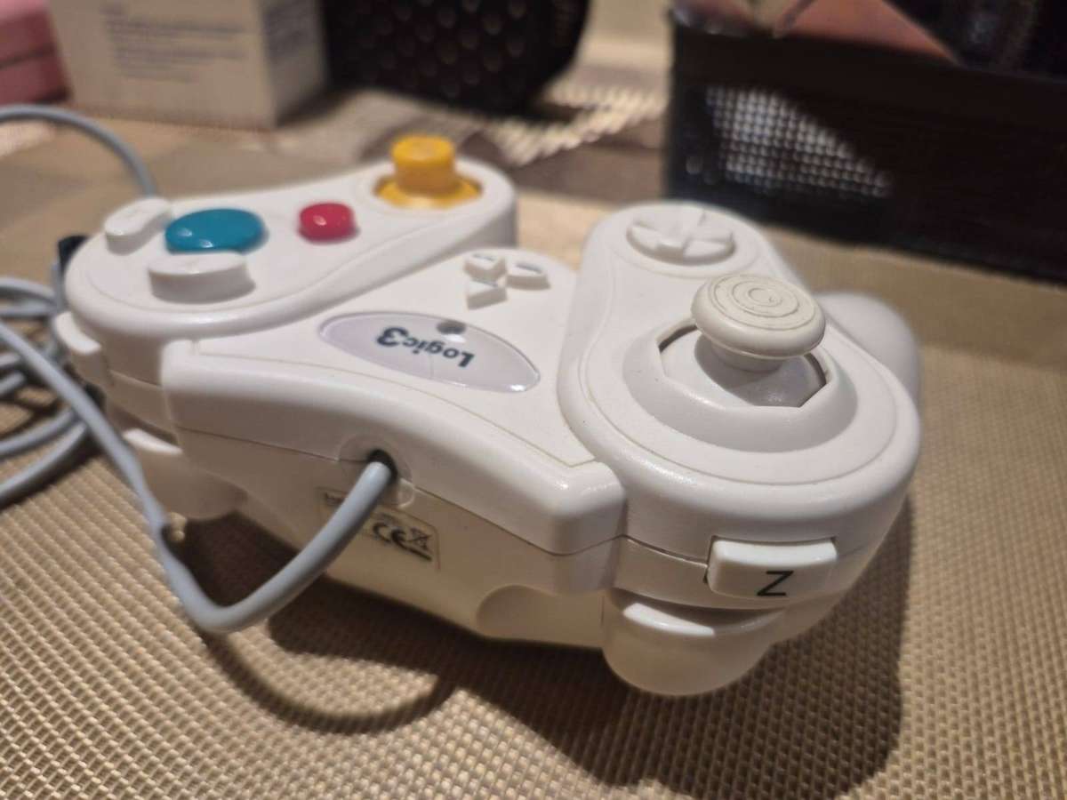 Logitech Nintendo GameCube Controller  White (Pre-Owned)