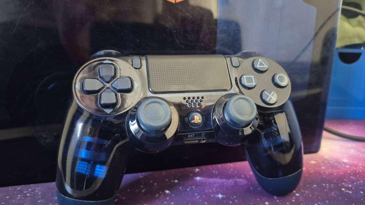 PS4 PRO 500 Million Limited Edition Console (Pre-owned)