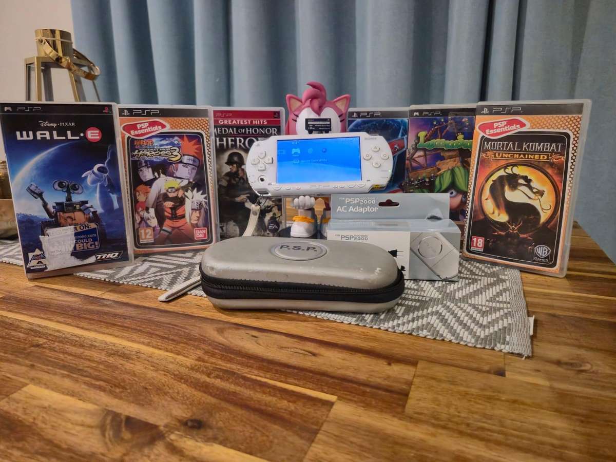 PSP 1000 Limited Edition White, 6 Games