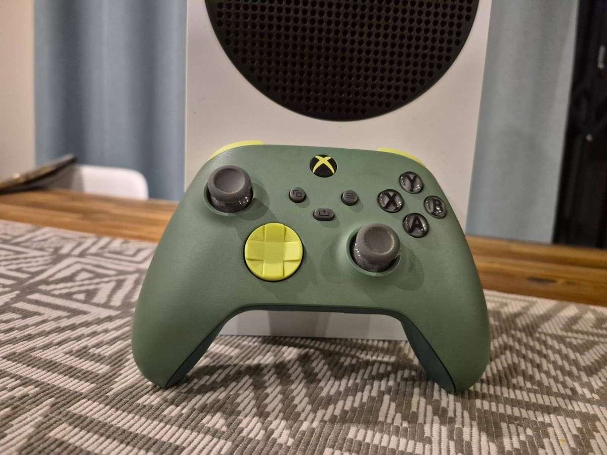 Xbox Series S 512GB SSD + Series S Remix Limited Edition Controller (Pre-owned)