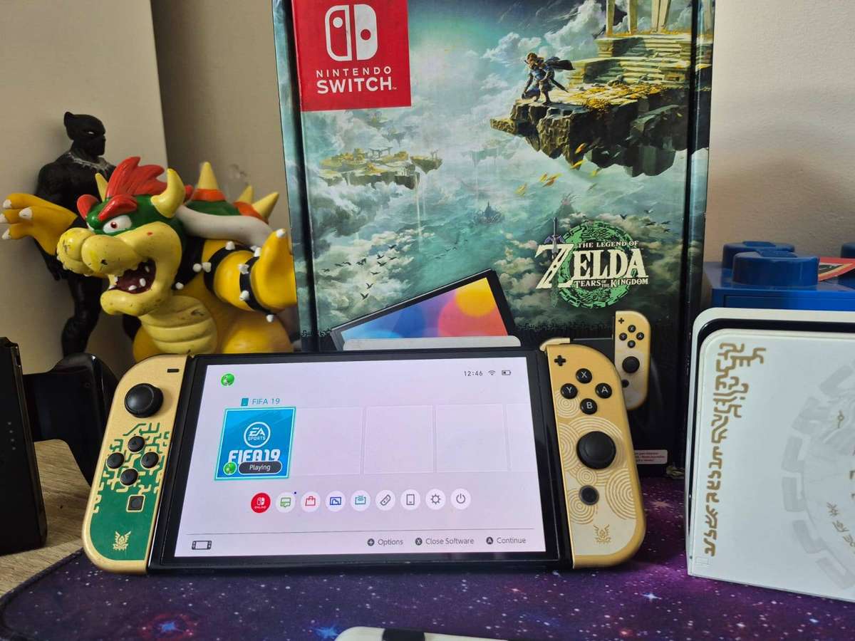 Limited Edition Nintendo Switch OLED  The Legend of Zelda: Tears of the Kingdom (Pre-Owned)