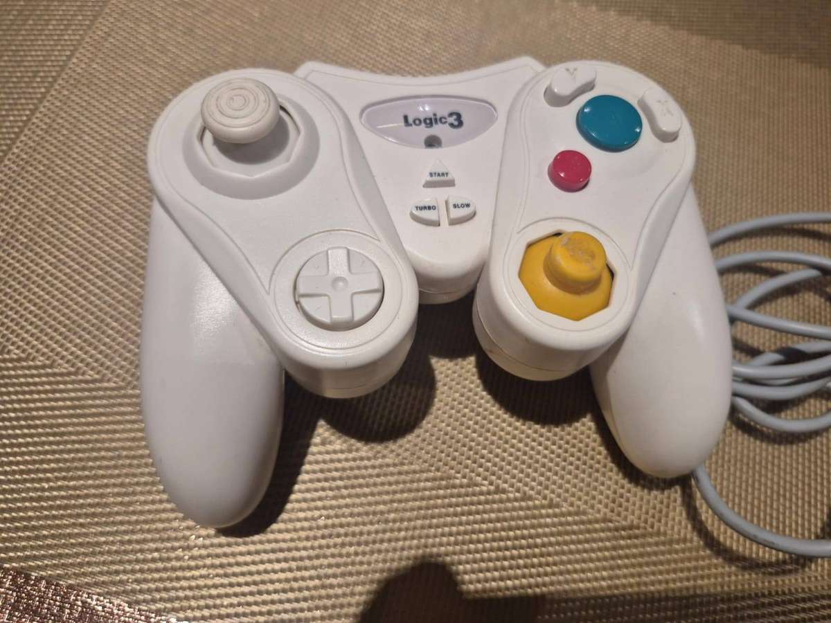 Logitech Nintendo GameCube Controller  White (Pre-Owned)
