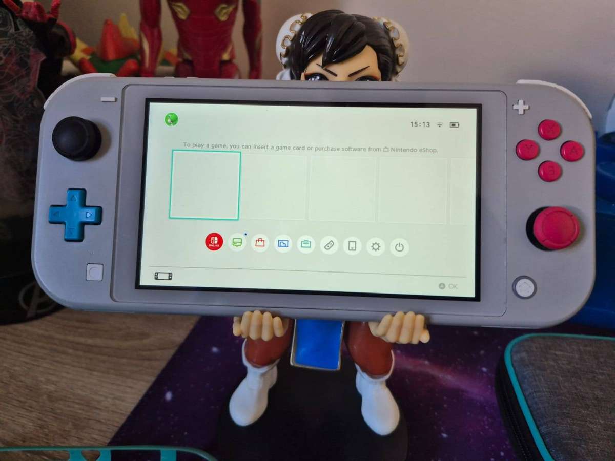 Nintendo Switch Lite 32GB  Zacian & Zamazenta Edition (Pre-owned)