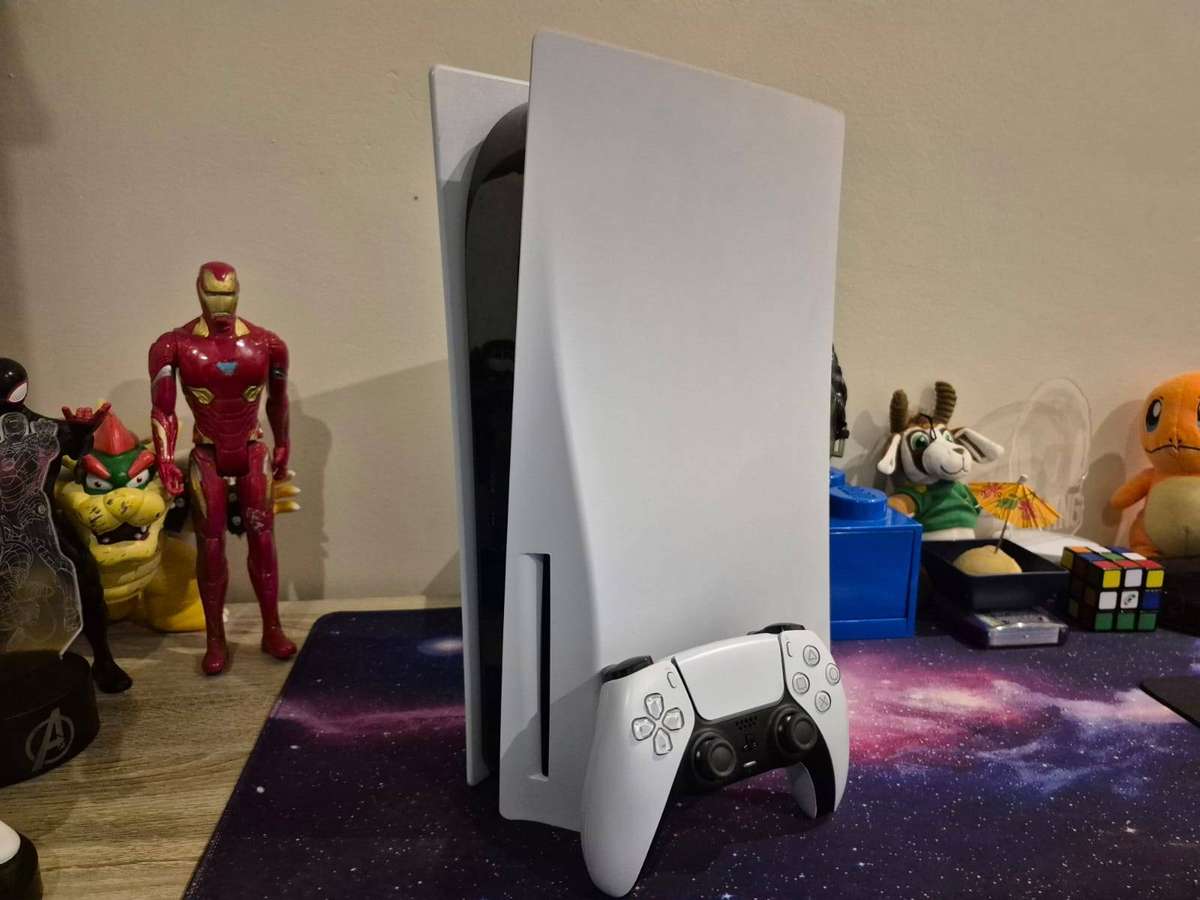 PS5 825GB Disc Console, 1 Controller, All Cables (Pre-owned)