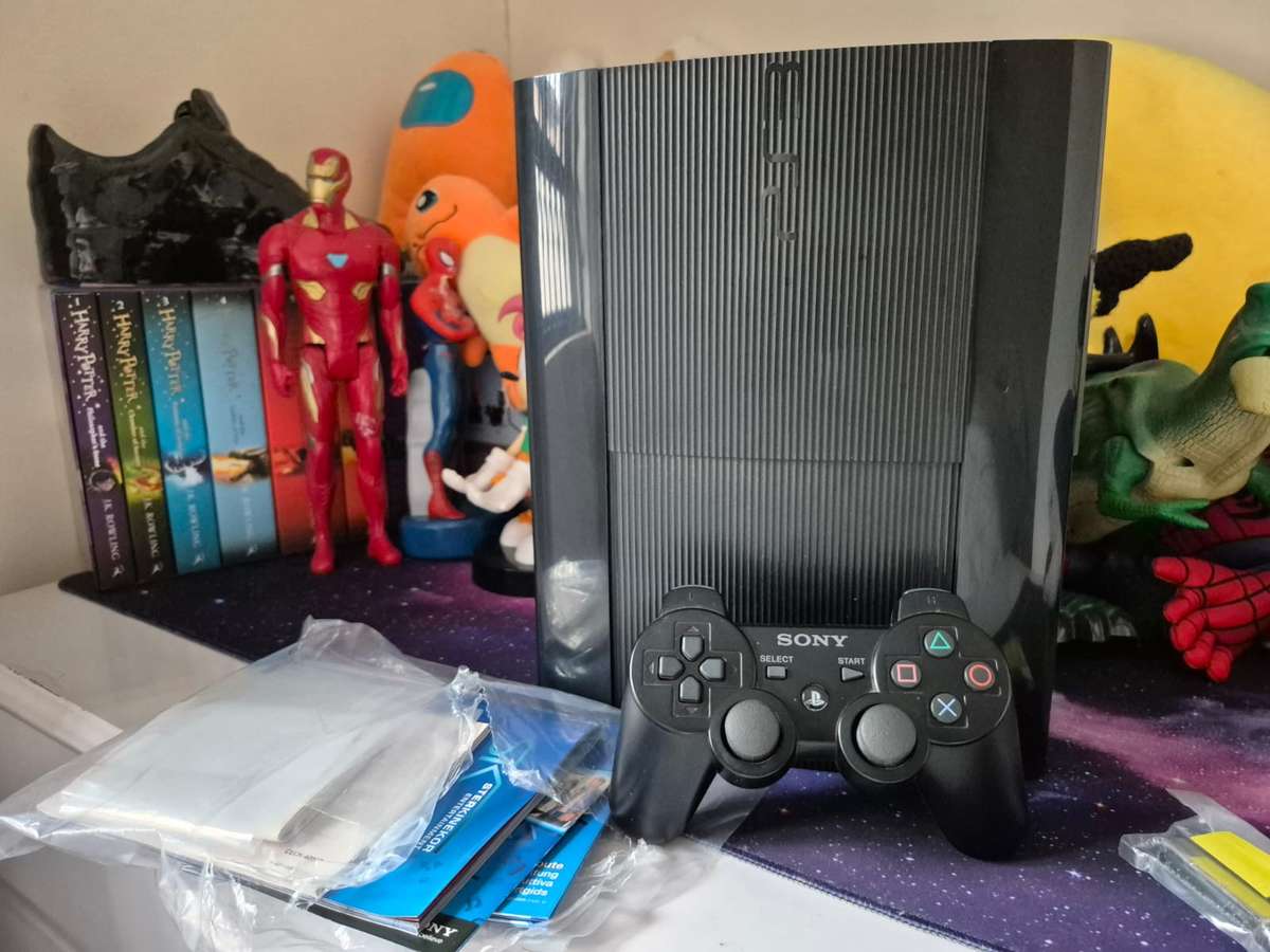PS3 500GB Super Slim + 1 Controller + Book of Spells + Move Kit (Original Packaging)(Pre-owned)