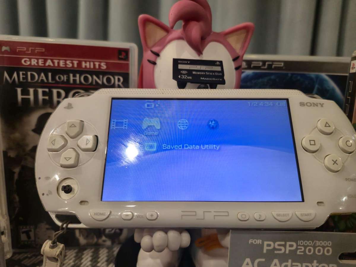 PSP 1000 Limited Edition White, 6 Games