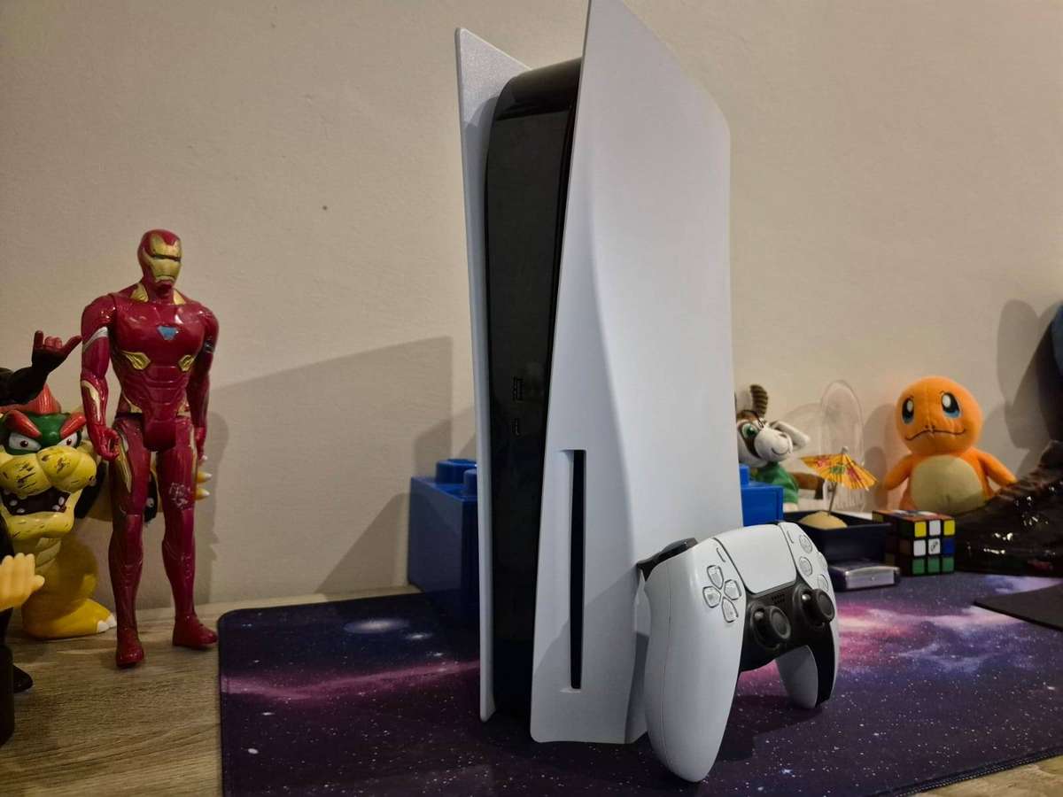 PS5 825GB Disc Console, 1 Controller, All Cables (Pre-owned)