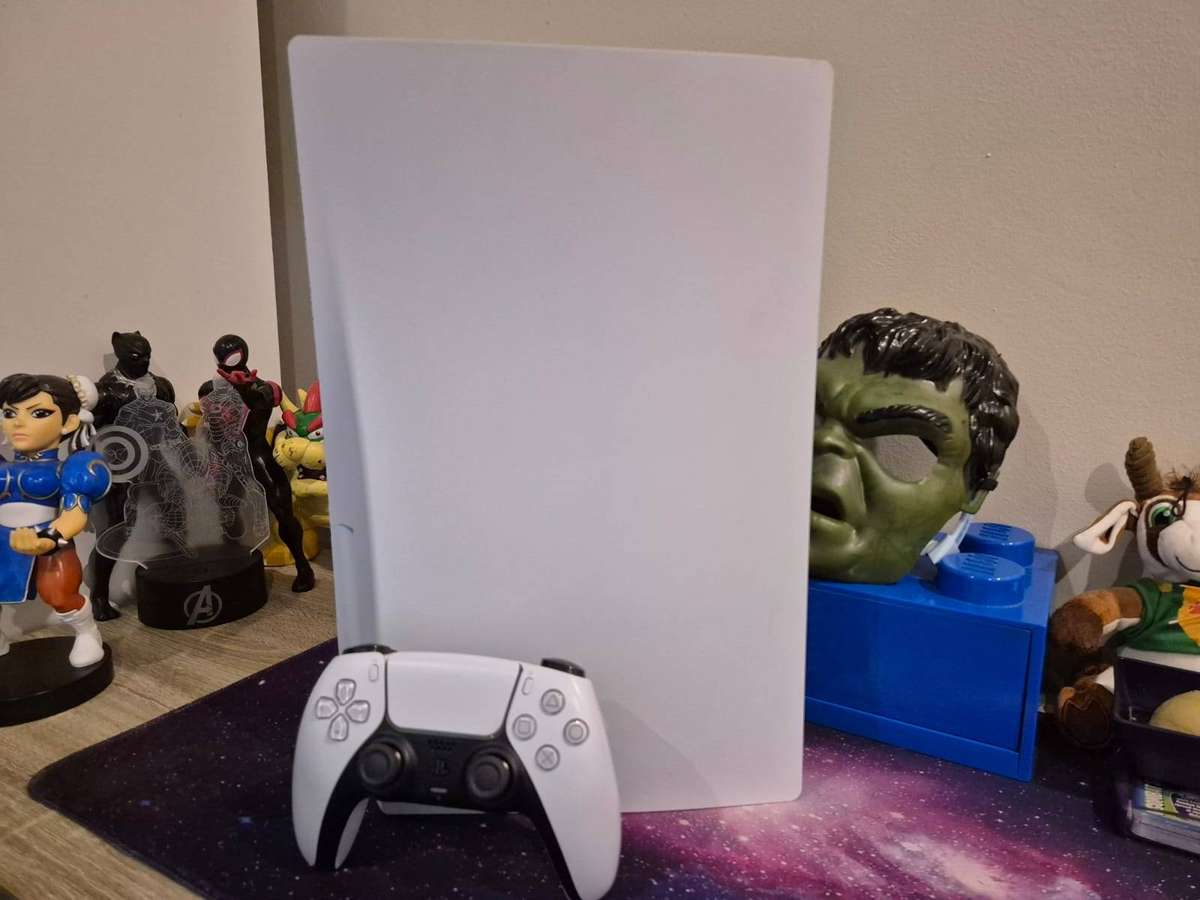 PS5 825GB Disc Console, 1 Controller, All Cables (Pre-owned)