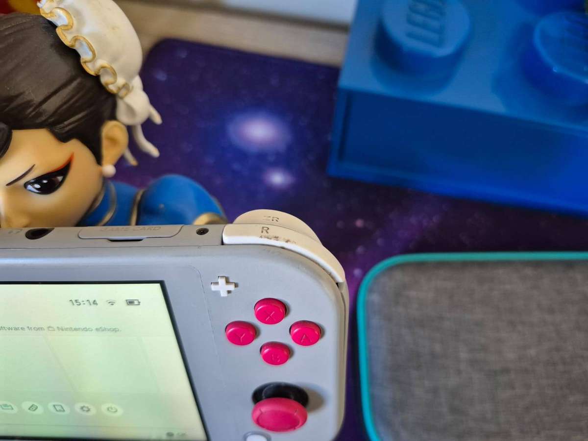 Nintendo Switch Lite 32GB  Zacian & Zamazenta Edition (Pre-owned)