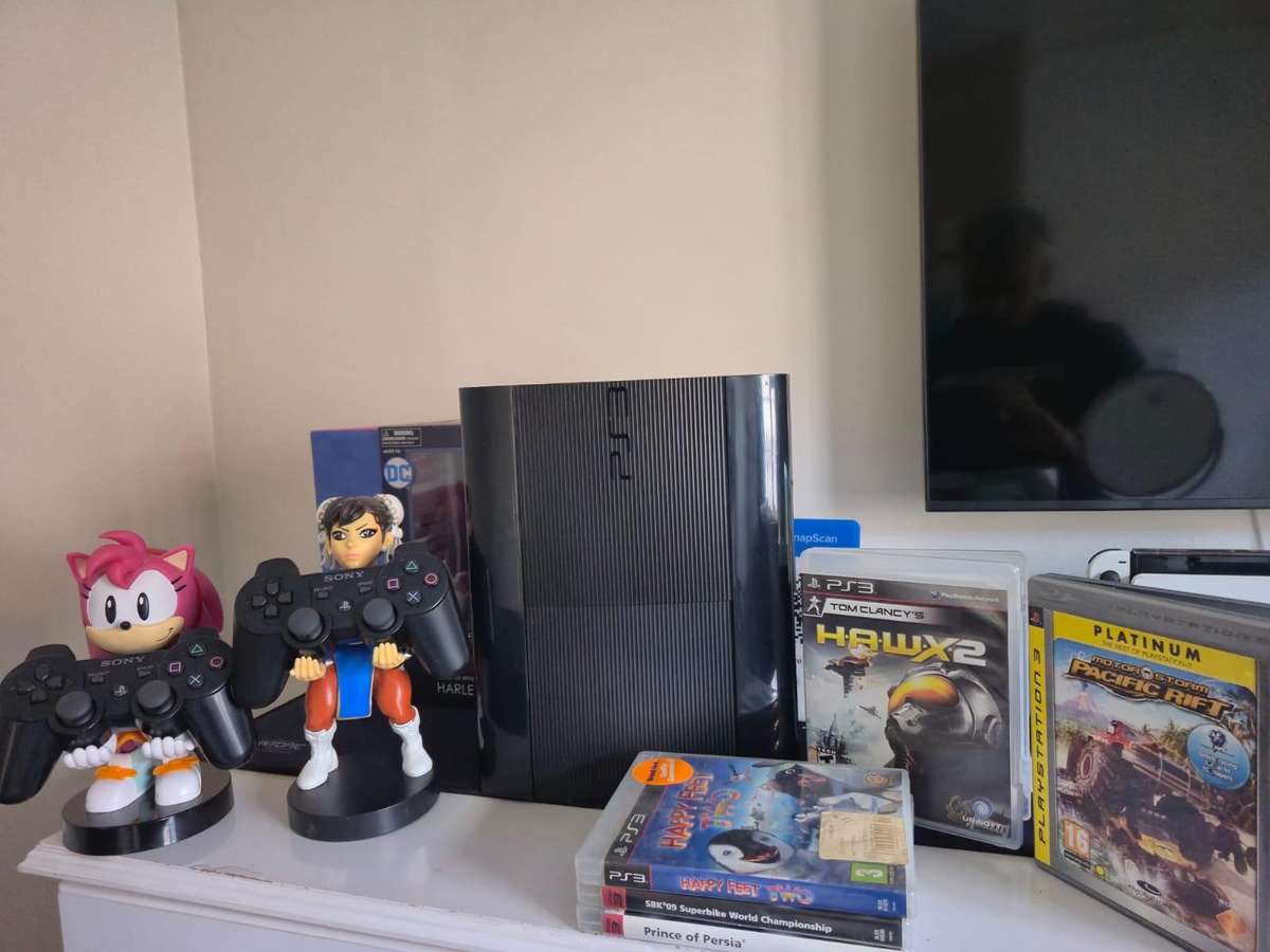 PS3 12GB Super Console, 2 Original Controllers, 5 Games