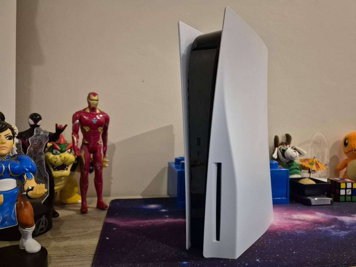 PS5 825GB Disc Console, 1 Controller, All Cables (Pre-owned)