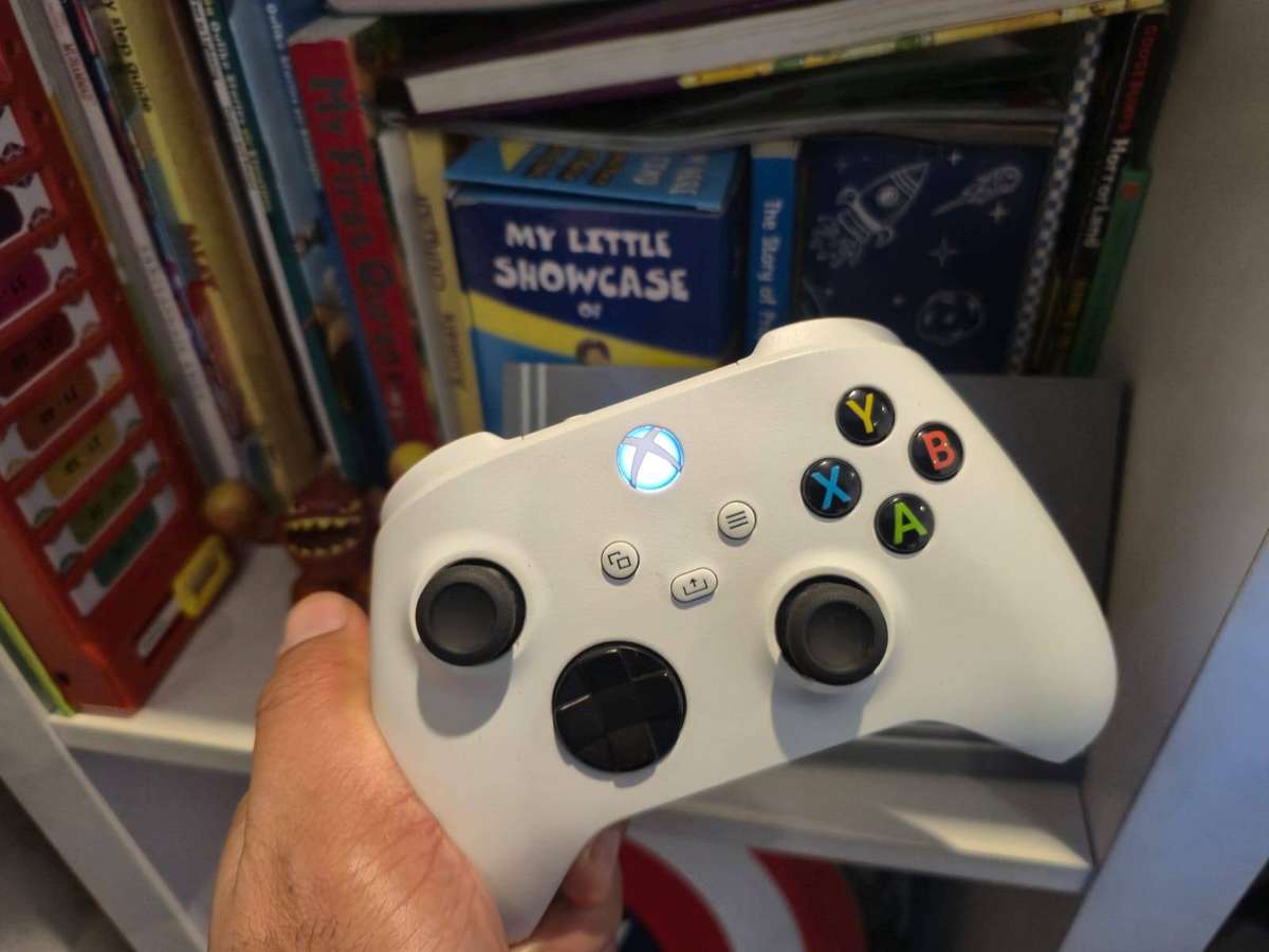 Xbox Series (X/S) Controllers (Pre-owned)