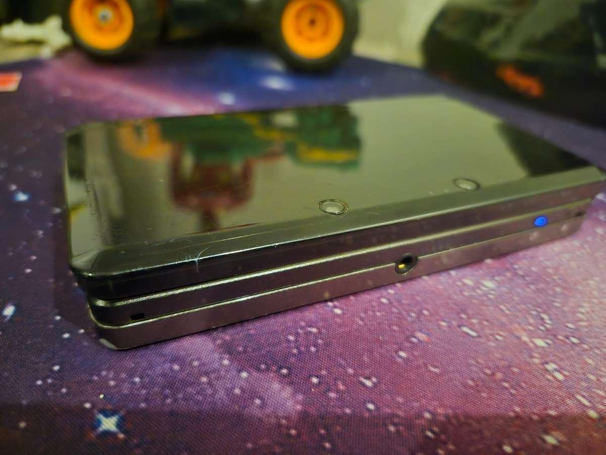 Nintendo 3DS Cosmo Black, 32GB SD Card, Custom Firmware