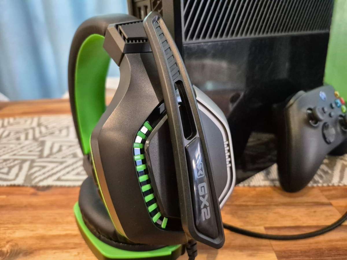 Xbox One 500GB, Controller (Series S/X), Original Packaging, Gaming Headset (Pre-owned)