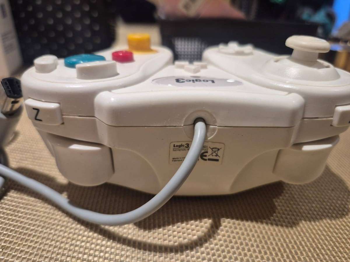Logitech Nintendo GameCube Controller  White (Pre-Owned)