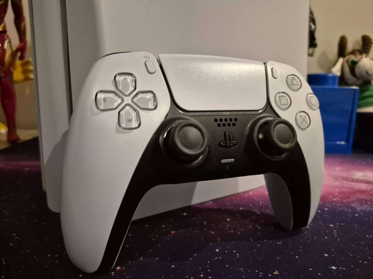 PS5 825GB Disc Console, 1 Controller, All Cables (Pre-owned)