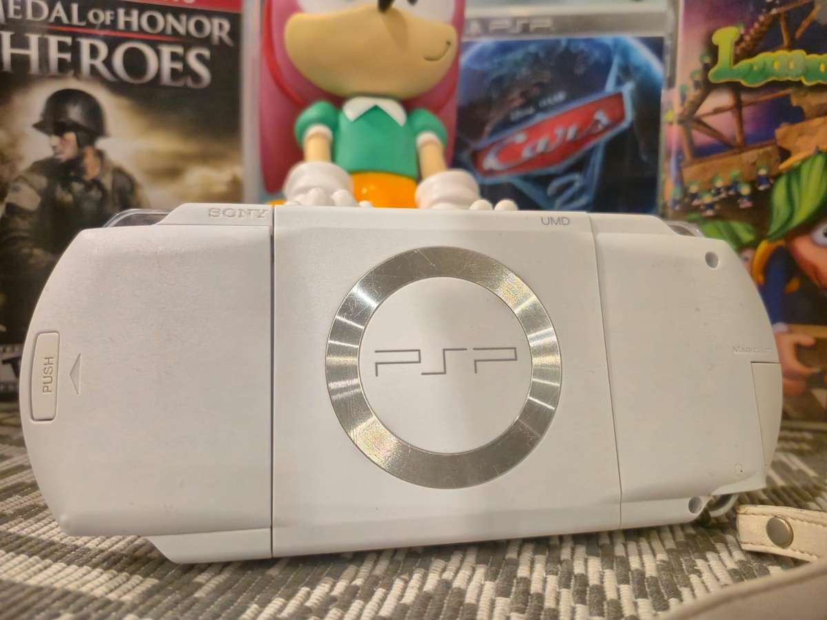 PSP 1000 Limited Edition White, 6 Games