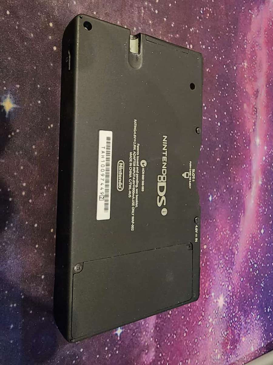 Nintendo DSi + 5 Games (Pre-owned)