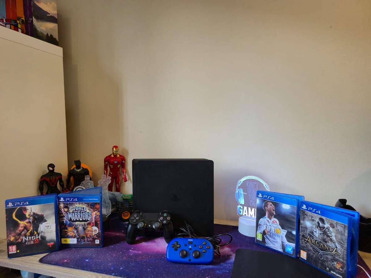 PS4 500GB Slimline, 2 Controllers, 4 Games (Pre-owned)