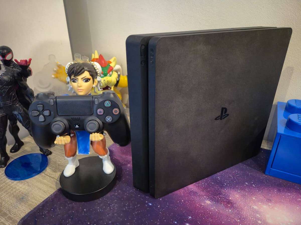 PS4 1TB Slimline Console Standalone Bundle (Pre-owned)