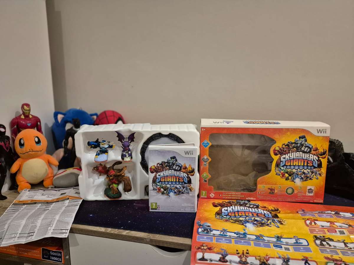 Nintendo Wii Skylanders Giants Starter Pack (Pre-owned)