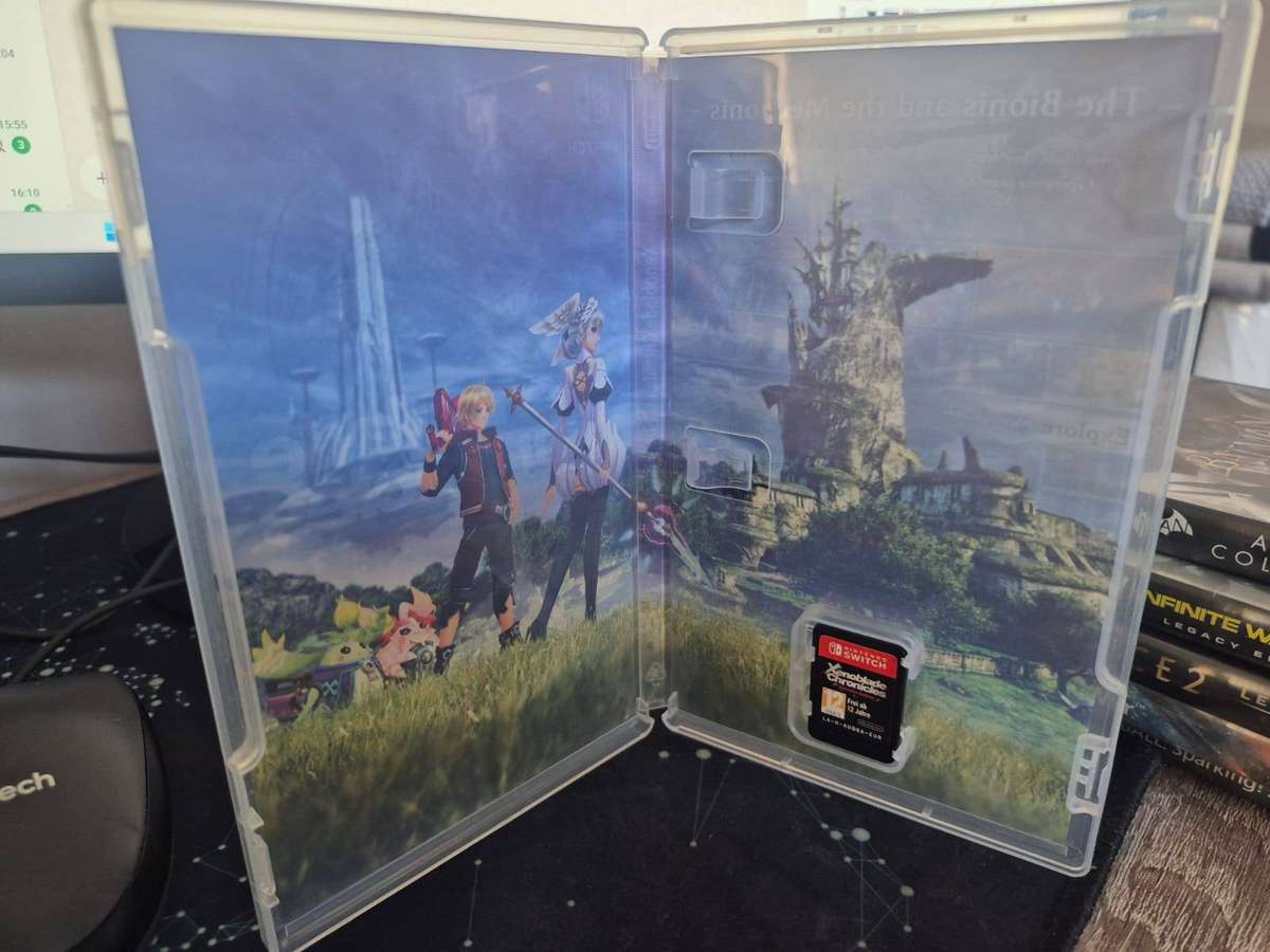 Nintendo Switch Xenoblade Chronicles Definitive Edition (Pre-owned)