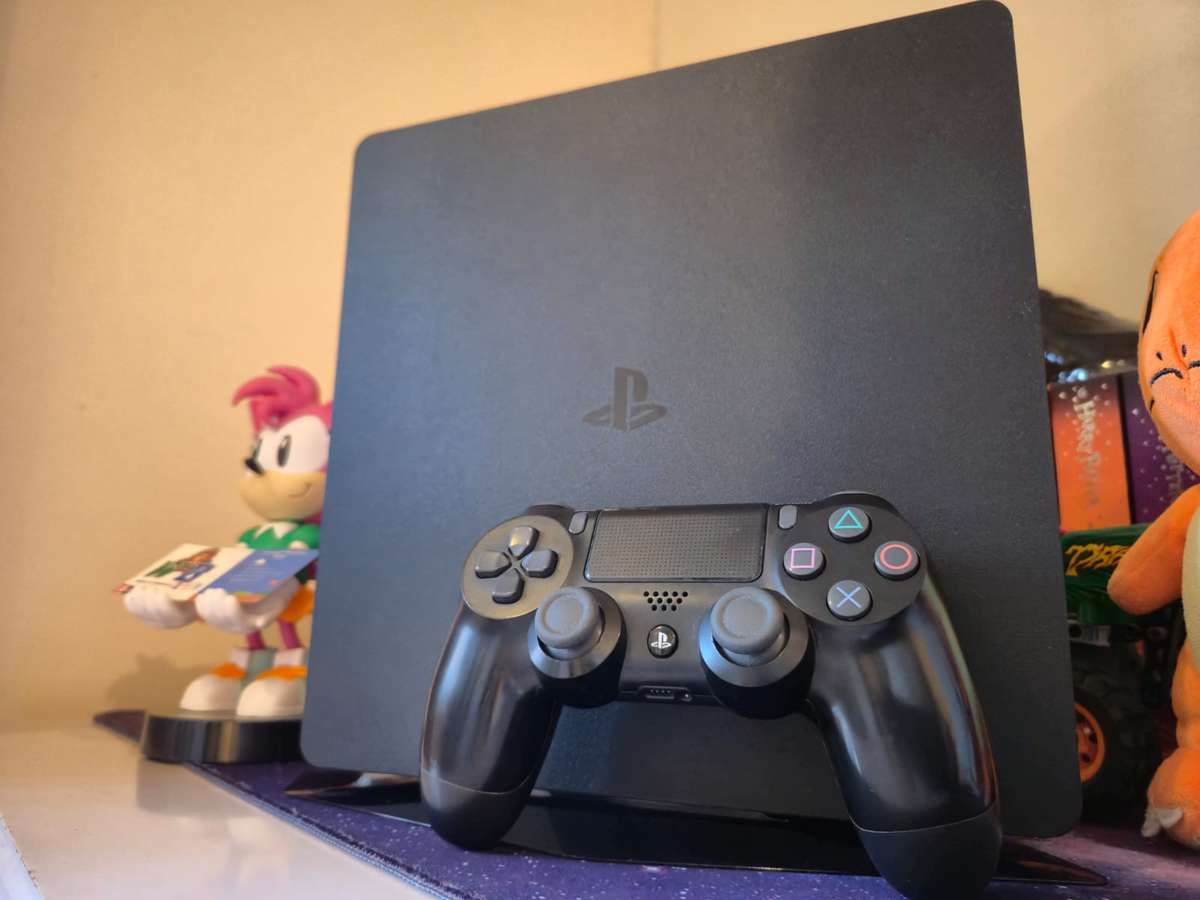 PS4 1TB Slimline + Call of Duty Modern Warfare (Pre-owned)