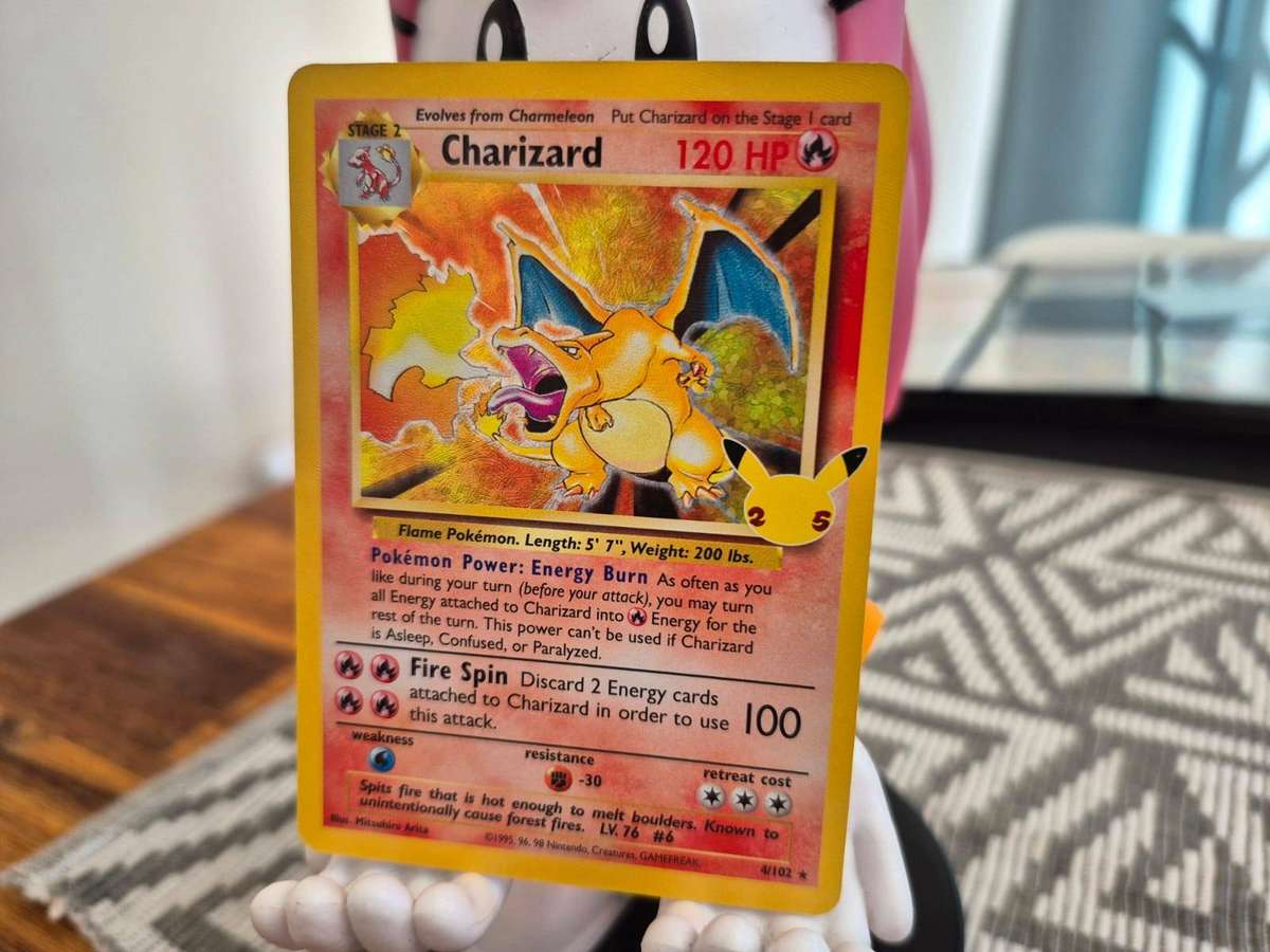 Charizard  Celebrations (Classic Collection) 4/102  Near Mint
