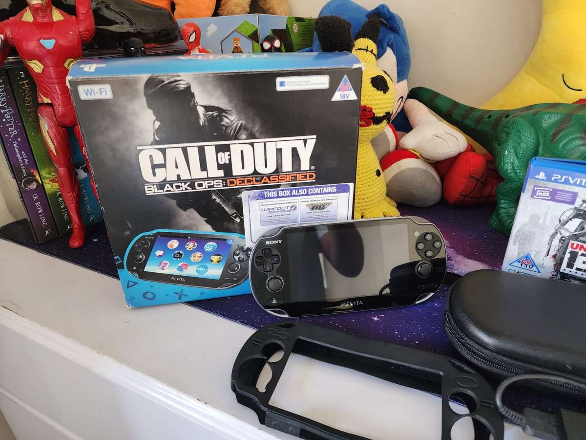 PS VITA WIFI OLED, 2 Games, Original Packaging (Pre-owned)