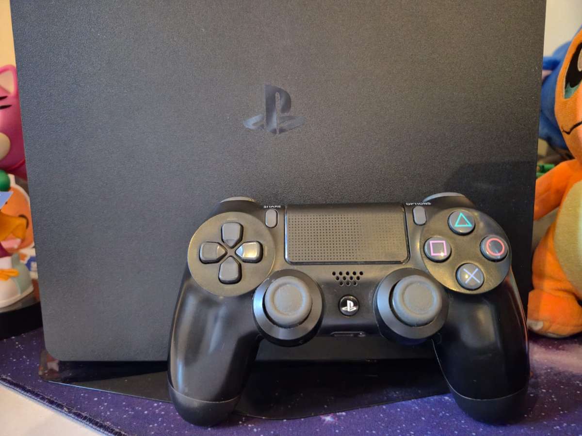 PS4 1TB Slimline + Call of Duty Modern Warfare (Pre-owned)