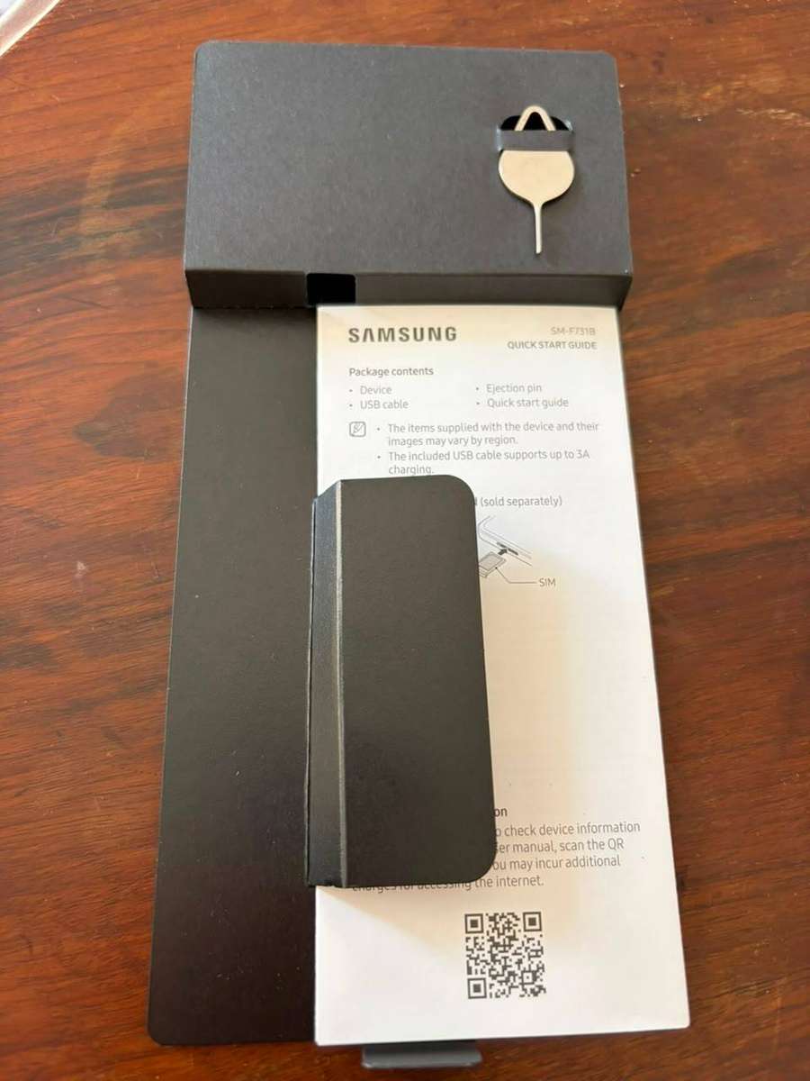 Samsung Galazy ZFlip 5 - 256GB - Mint Green + Case