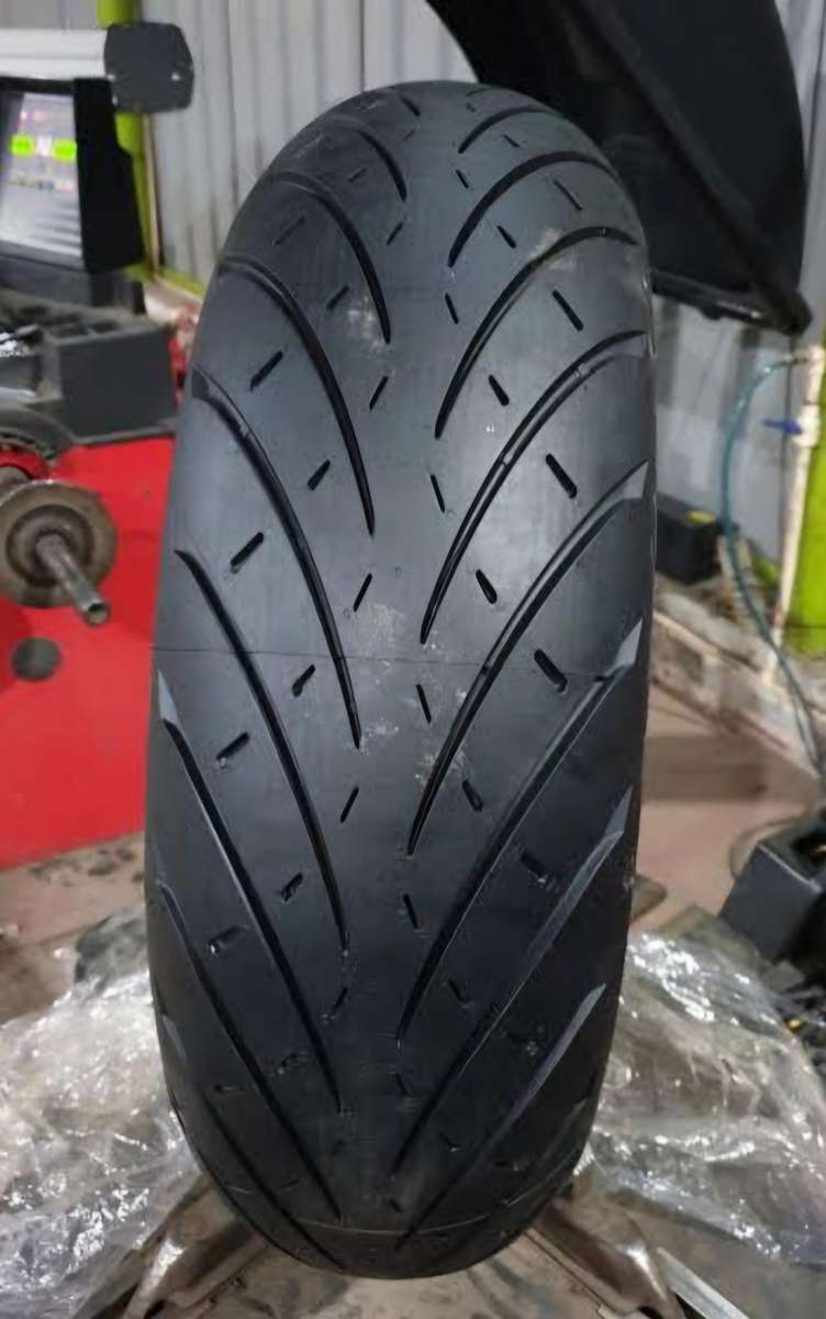 New Superbike Metzeler Roadtec 01 Tyre 190/50/17 Tyres