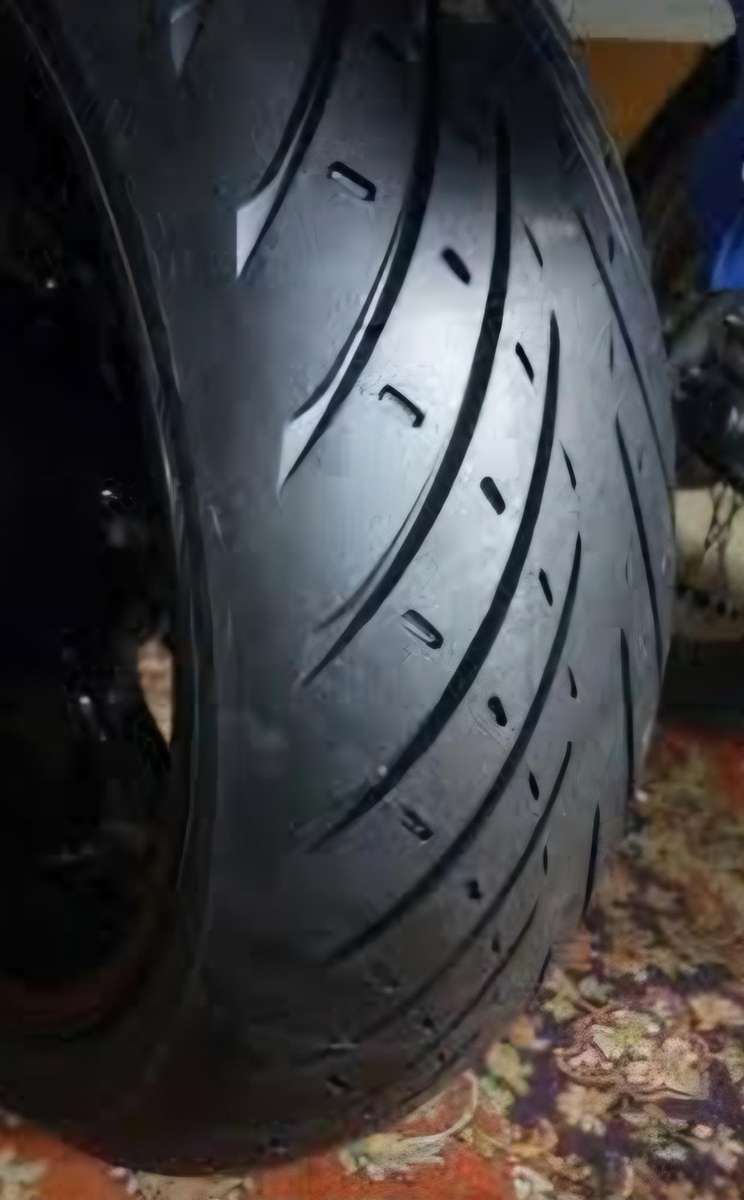 New Superbike Metzeler Roadtec 01 Tyre 190/50/17 Tyres