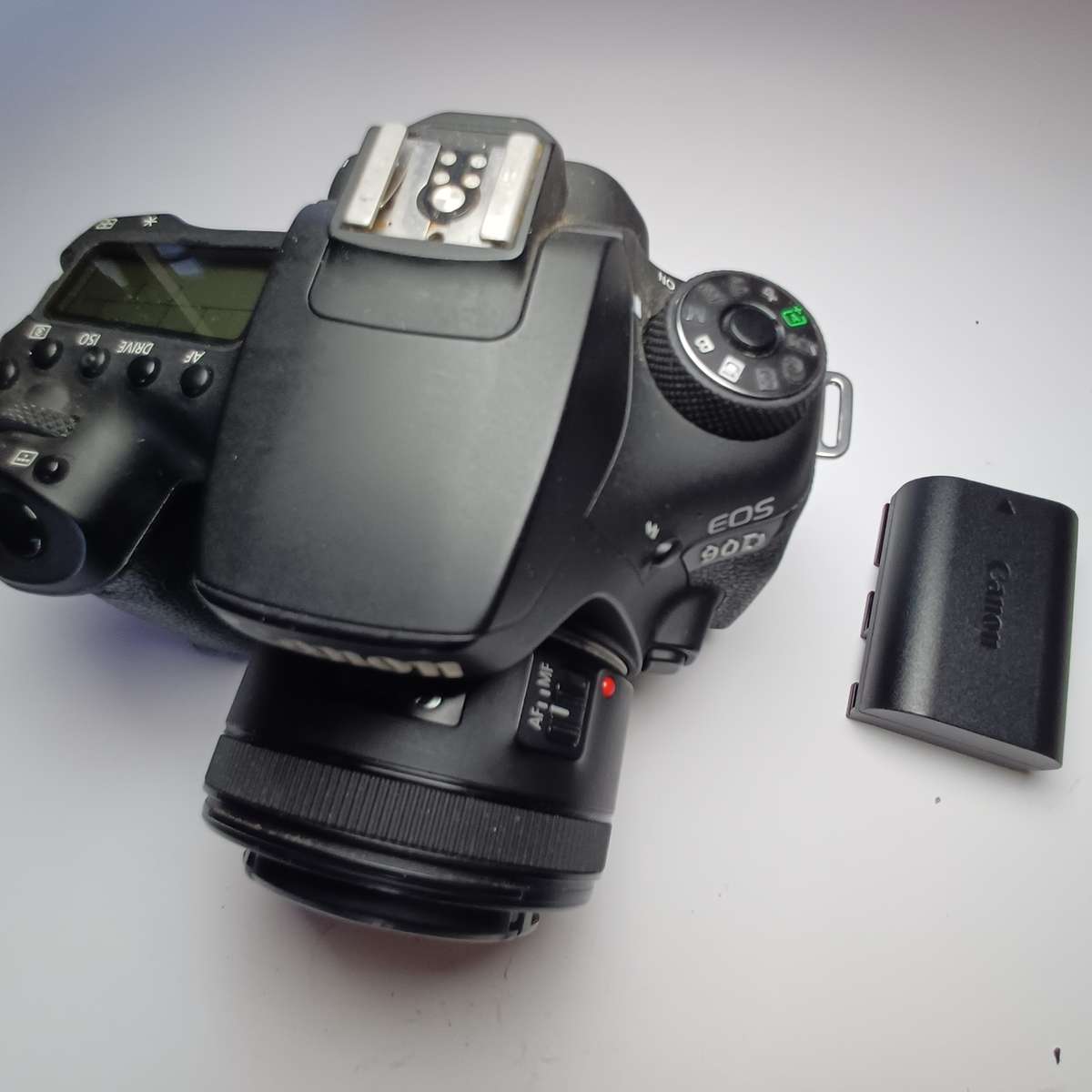Canon EOS 90D DSLR 32.5mp + 50mm Lens + 2 Batteries