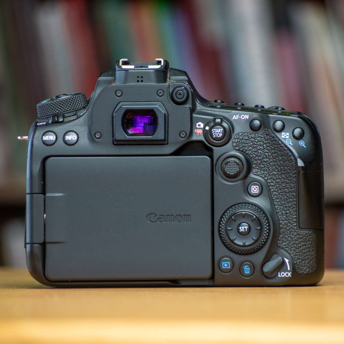 Canon EOS 90D DSLR 32.5mp + 50mm Lens + 2 Batteries