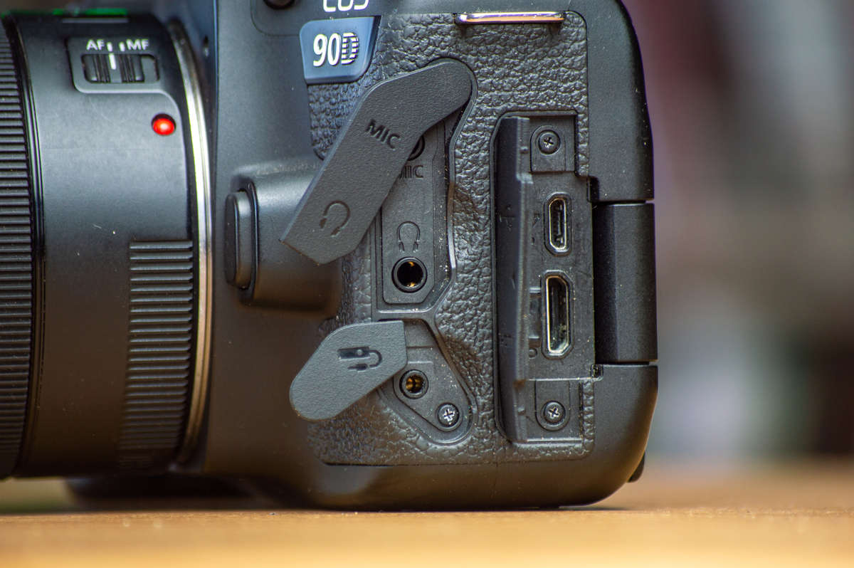 Canon EOS 90D DSLR 32.5mp + 50mm Lens + 2 Batteries