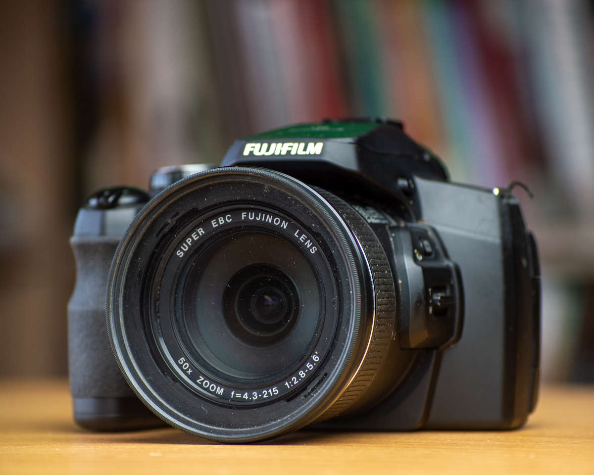 Fuji Finepix S1 50X Optical Zoom (A Beast of a Camera)